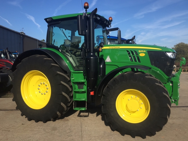 John Deere 6215R