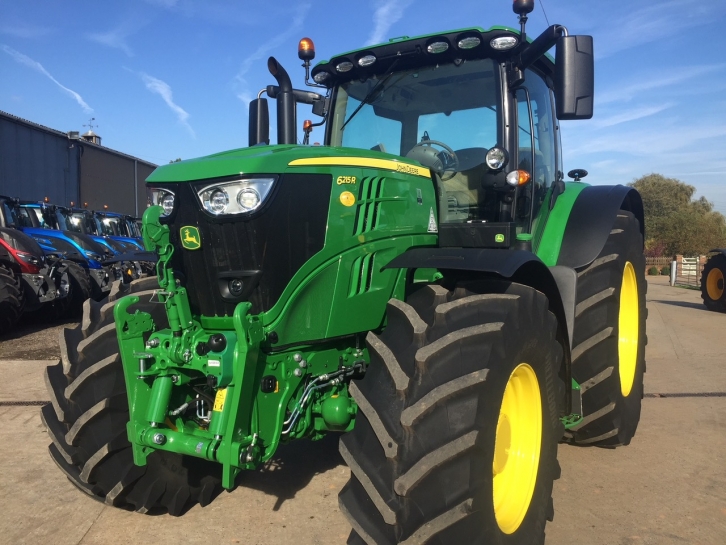 John Deere 6215R