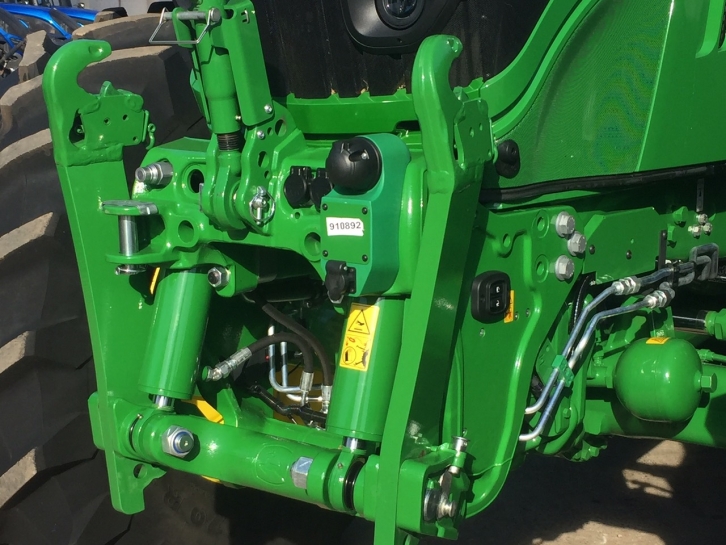 John Deere 6215R