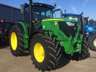 John Deere 6215R