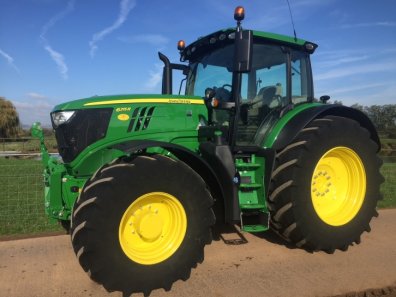 John Deere 6215R