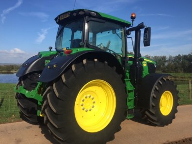 John Deere 6215R