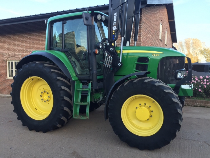 John Deere 7530