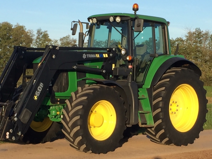 John Deere 7530