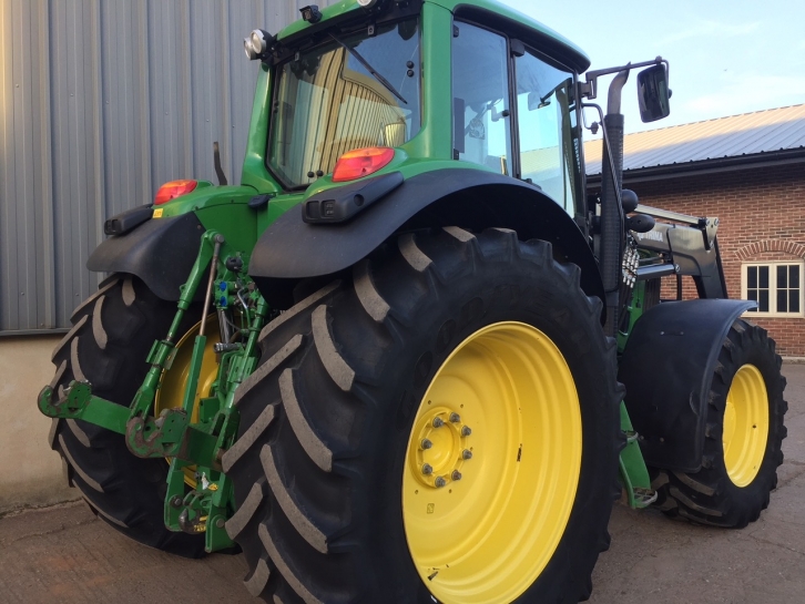 John Deere 7530