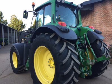 John Deere 7530