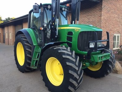 John Deere 7530