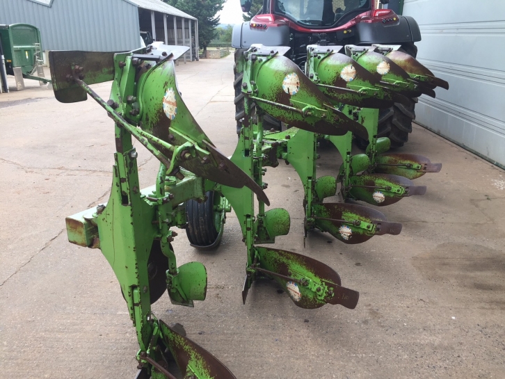Dowdeswell DP100S 5 furrow reversible plough