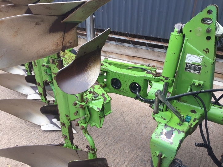 Dowdeswell DP100S 5 furrow reversible plough