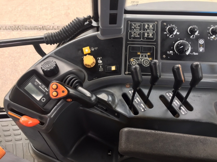 New Holland 8560
