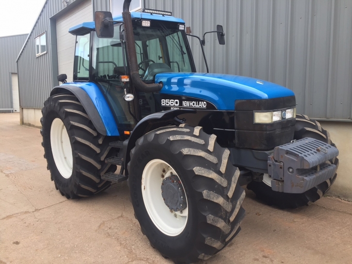 New Holland 8560
