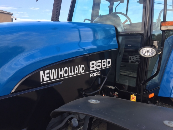 New Holland 8560
