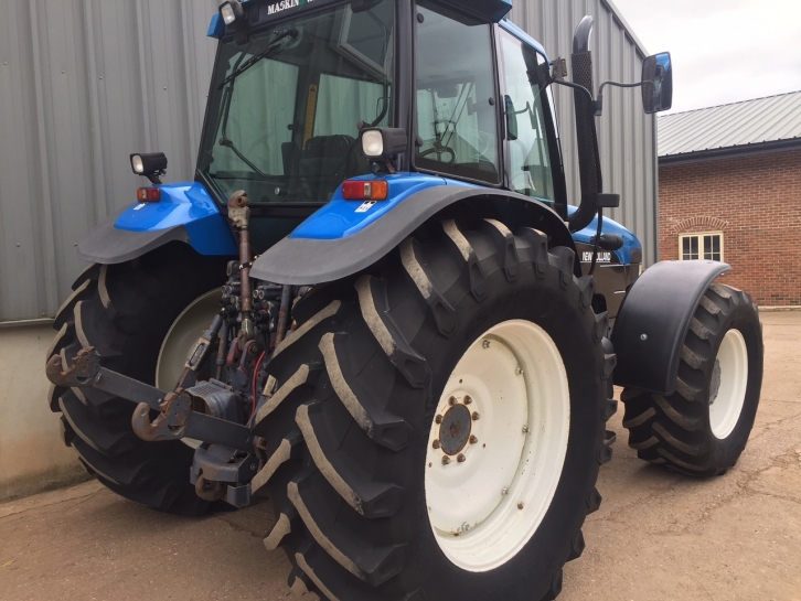 New Holland 8560