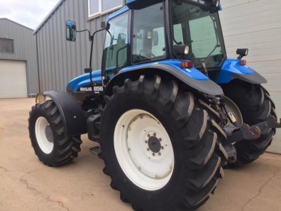 New Holland 8560
