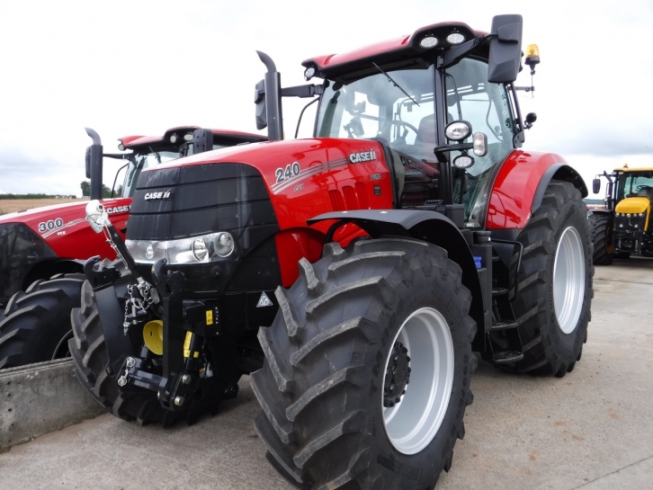 Case CVX 240