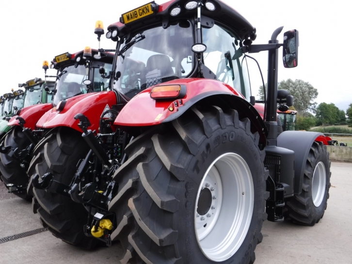 Case CVX 240
