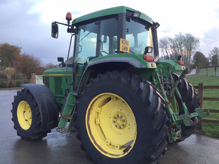 John Deere 6800