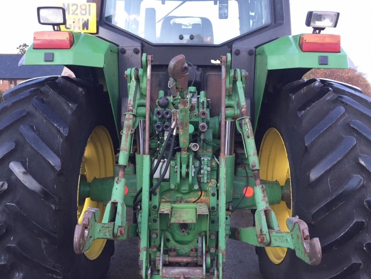 John Deere 6800