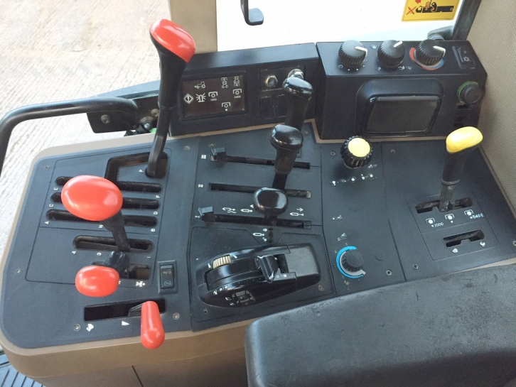 John Deere 6800