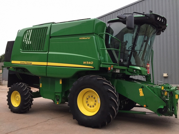 John Deere W540 combine
