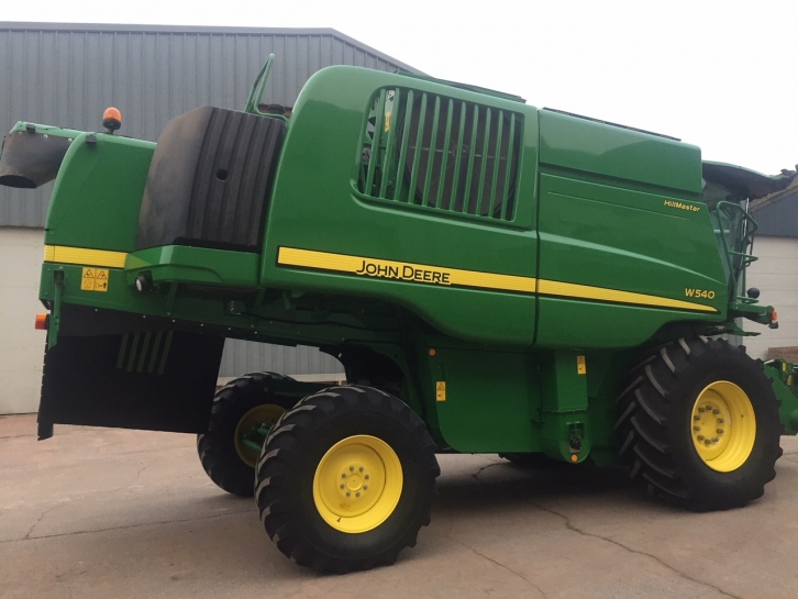 John Deere W540 combine