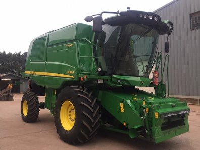John Deere W540 combine