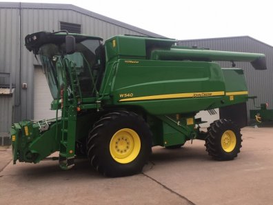 John Deere W540 combine