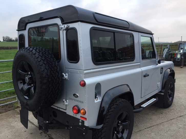 Land Rover 90 XS Station Wagon