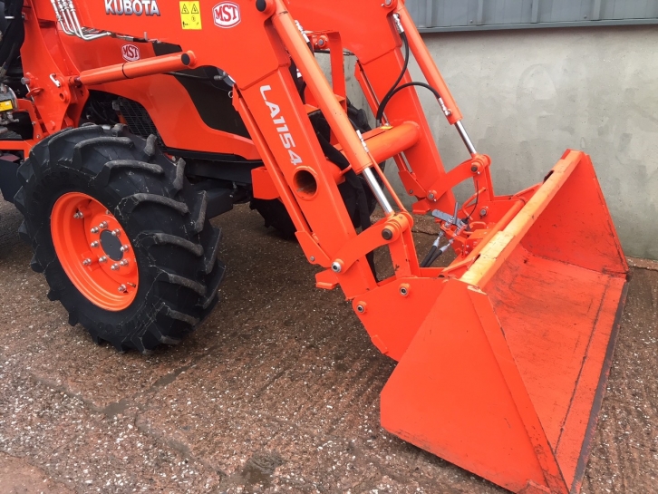 Kubota M6060