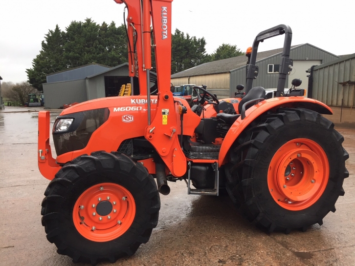 Kubota M6060
