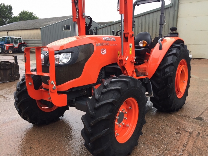 Kubota M6060
