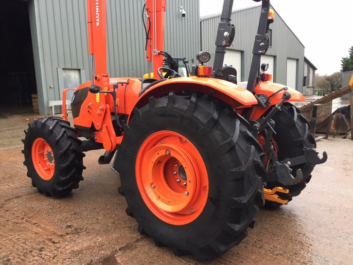 Kubota M6060