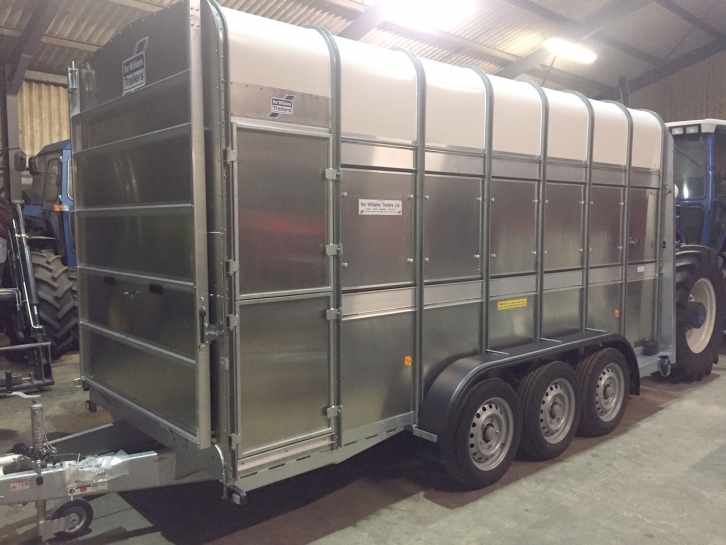 Ifor Williams TA510G3-14 tri-axle 14ft livestock trailer