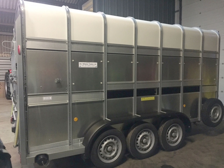 Ifor Williams TA510G3-14 tri-axle 14ft livestock trailer