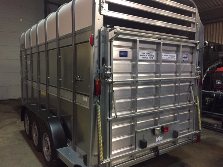 Ifor Williams TA510G3-14 tri-axle 14ft livestock trailer