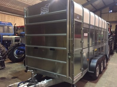 Ifor Williams TA510G3-14 tri-axle 14ft livestock trailer