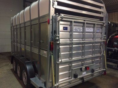 Ifor Williams TA510G3-14 tri-axle 14ft livestock trailer