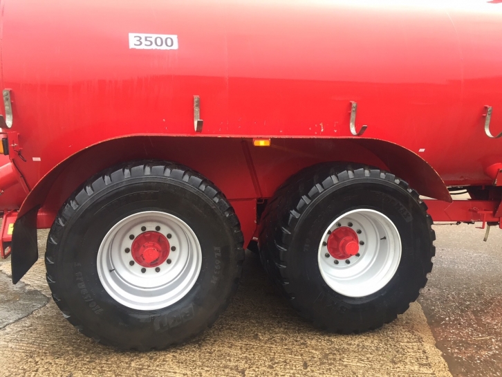 Redrock 3500 Gallon vacuum tanker