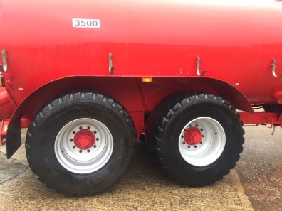 Redrock 3500 Gallon vacuum tanker