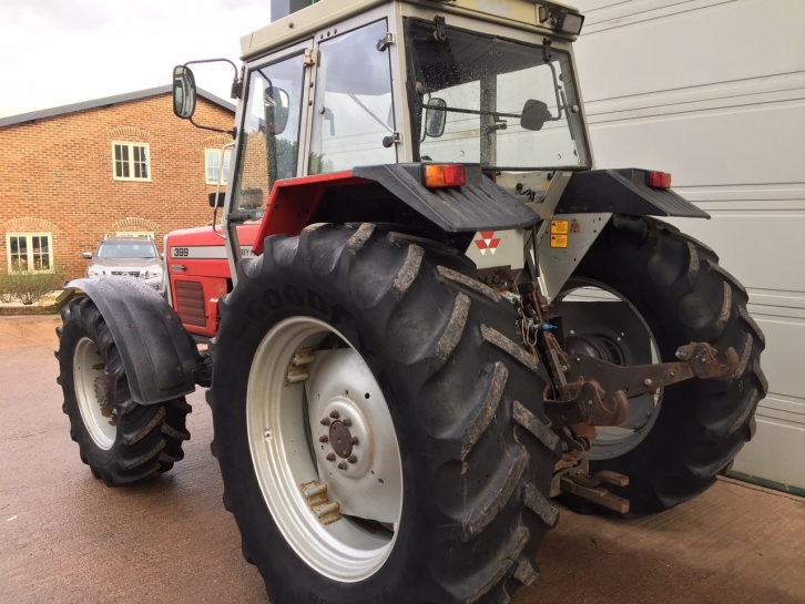 Massey Ferguson 399
