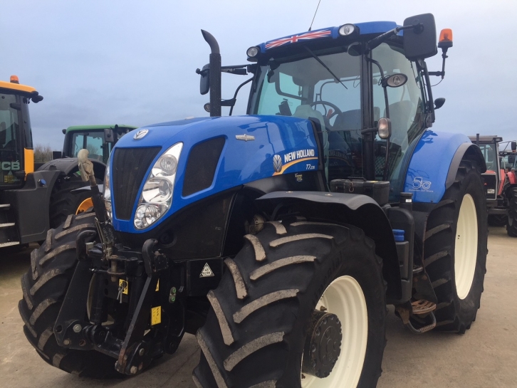 New Holland T7.235