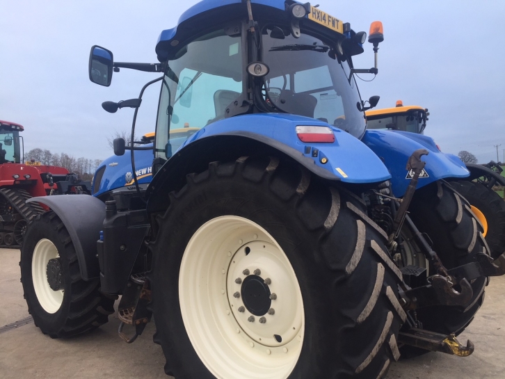 New Holland T7.235