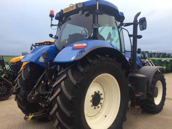 New Holland T7.235
