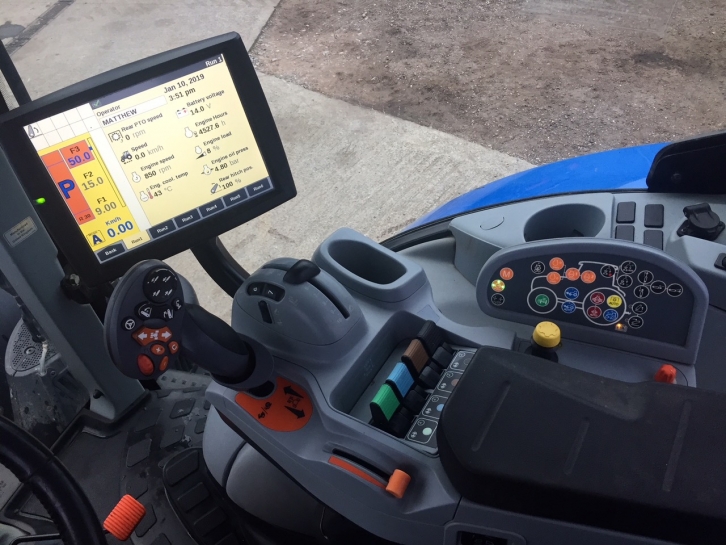 New Holland T7.235