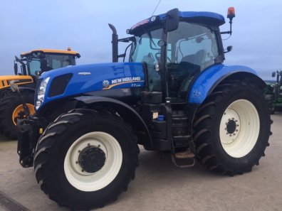 New Holland T7.235