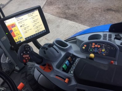 New Holland T7.235