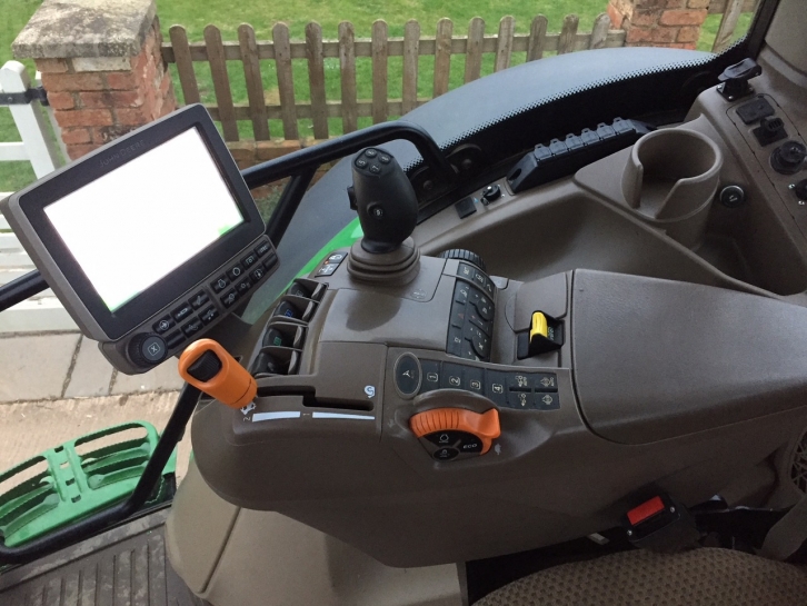 John Deere 6195R