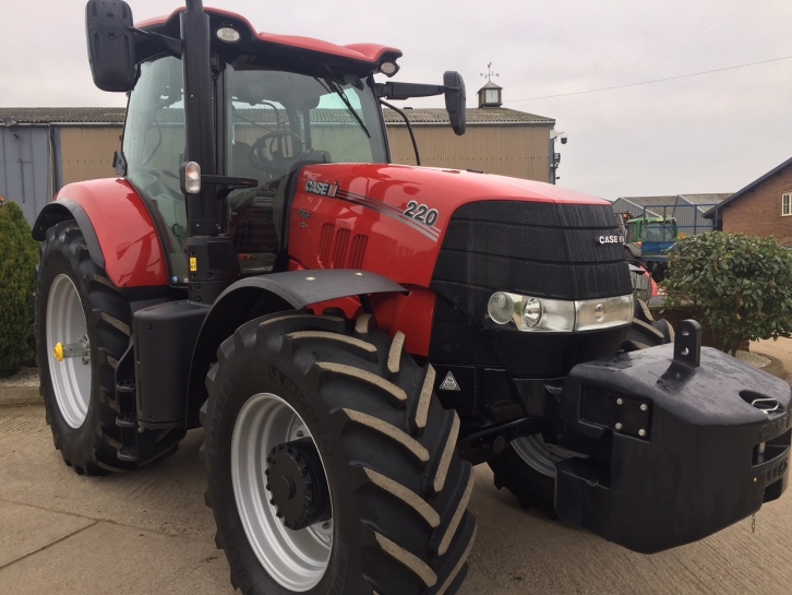 Case Puma 220