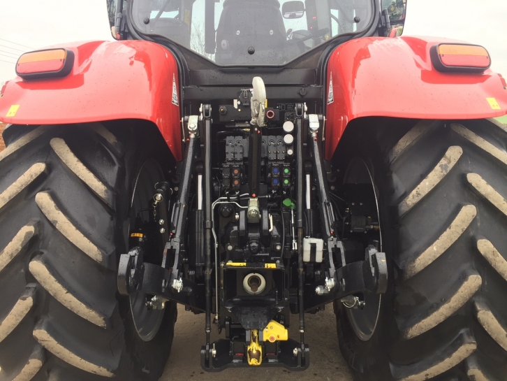Case Puma 220