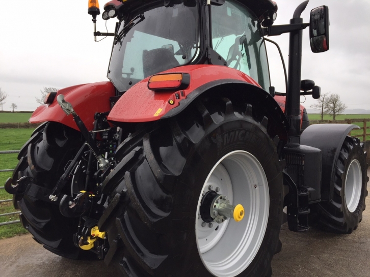 Case CVX 240